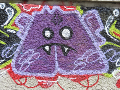829691 Afbeelding van graffiti met een monstertje, op een wand bij het Willemsviaduct langs de voormalige ...